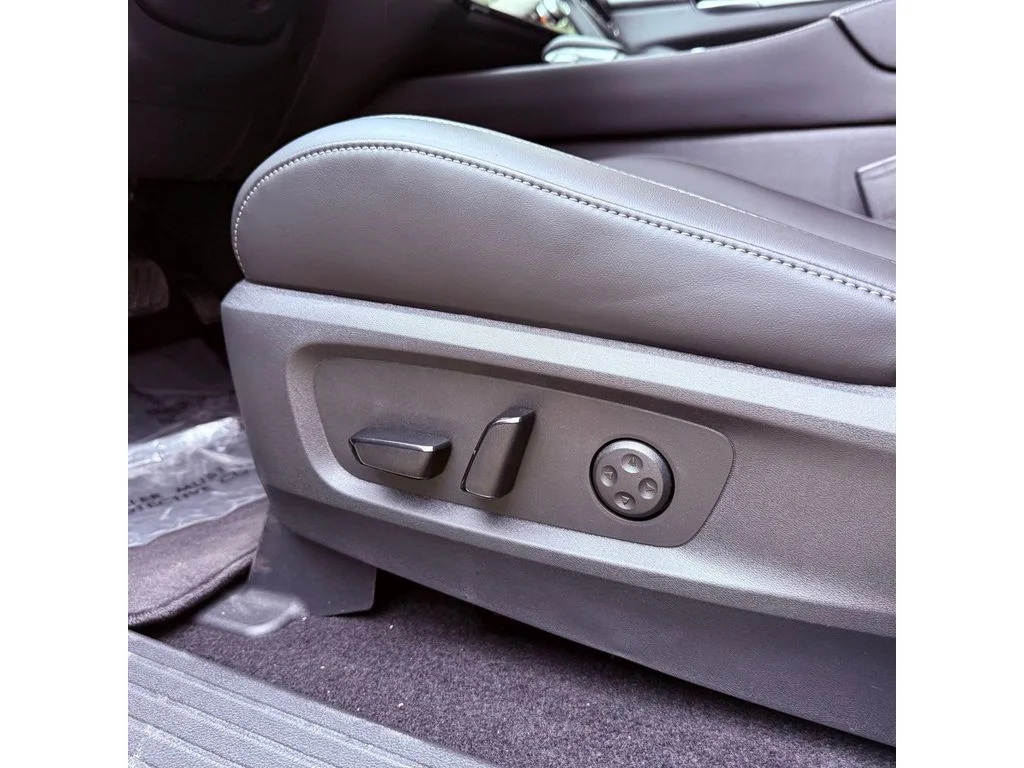 New 2026 Radiant White INFINITI Luxe AWD image 20