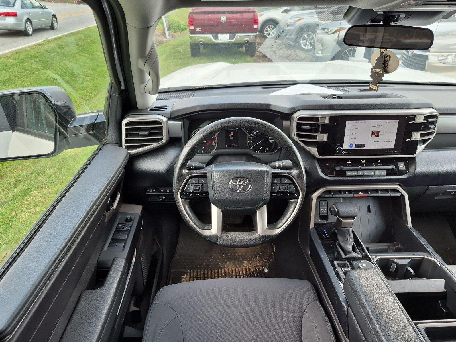 Used 2024 Ice Cap Toyota SR5 image 31