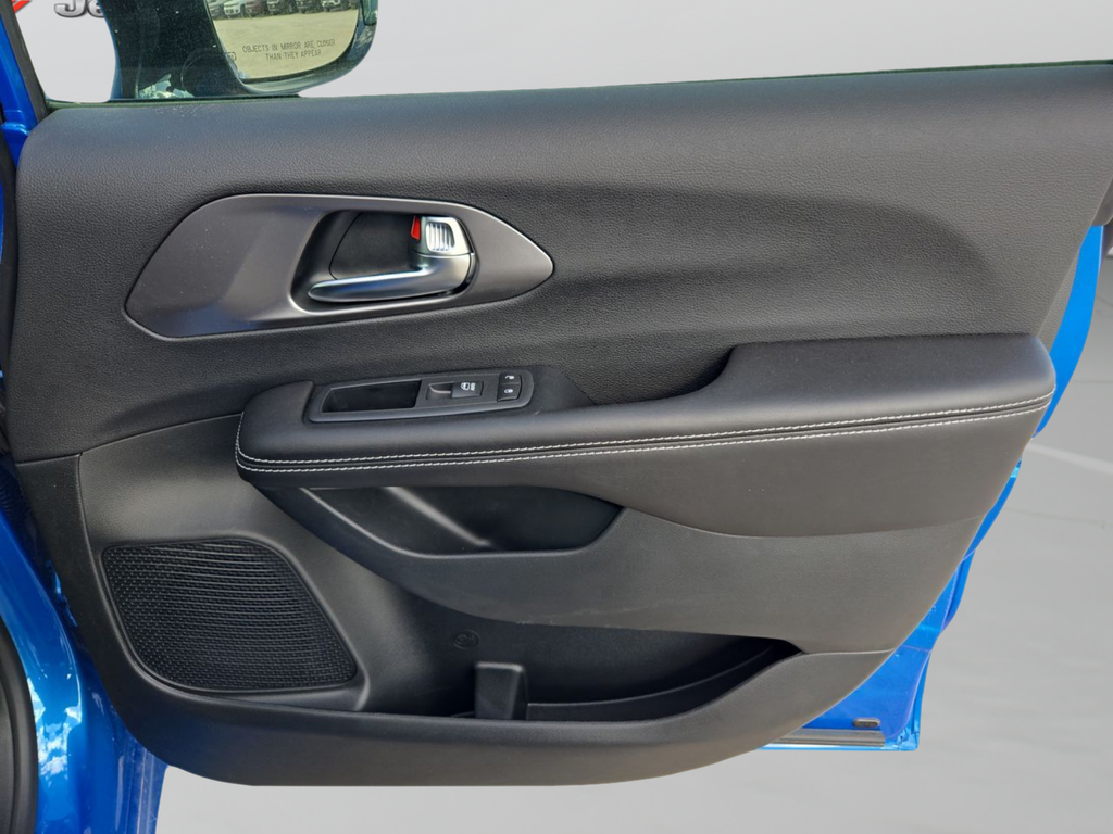 New 2026 Hydro Blue Pearl-Coat Exterior Paint Chrysler Select image 38