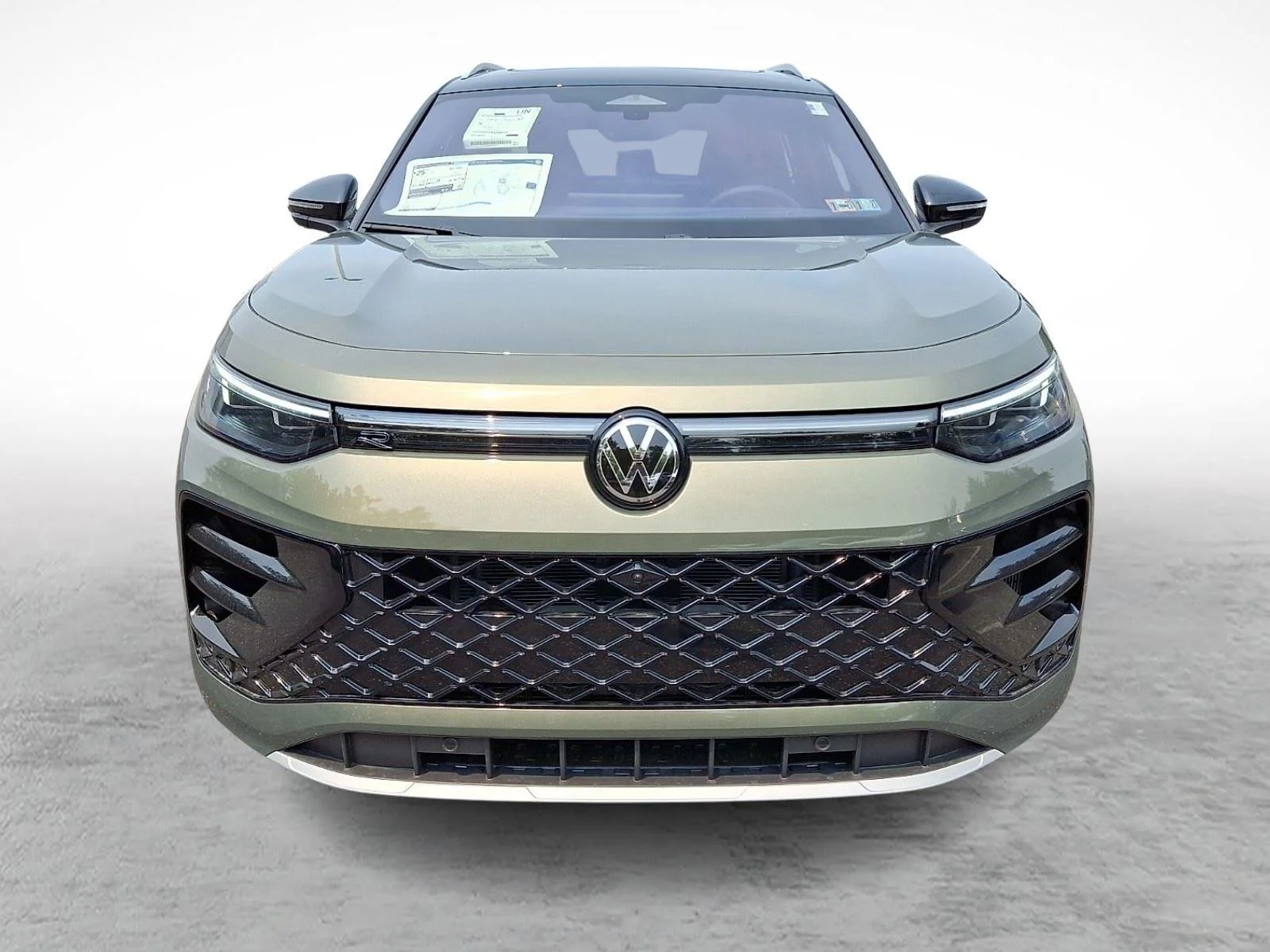 New 2026 X52T/AVAGRNBLKR Volkswagen SEL R-Line Turbo image 2