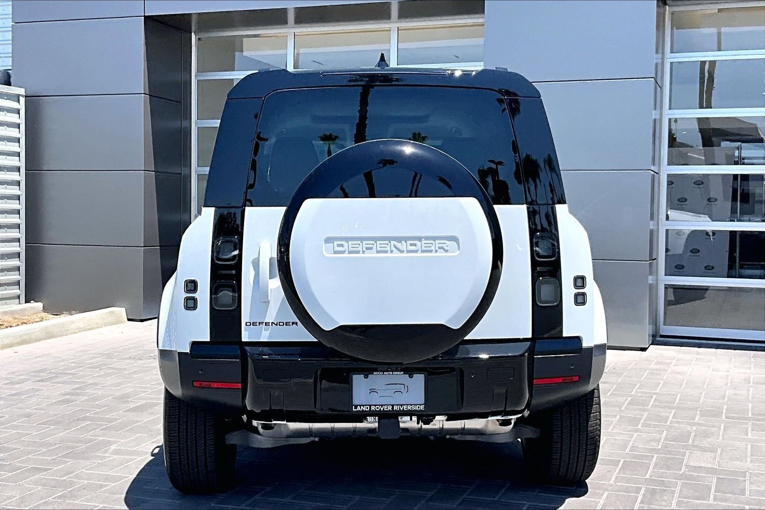 New 2026 Fuji White Land Rover S image 4