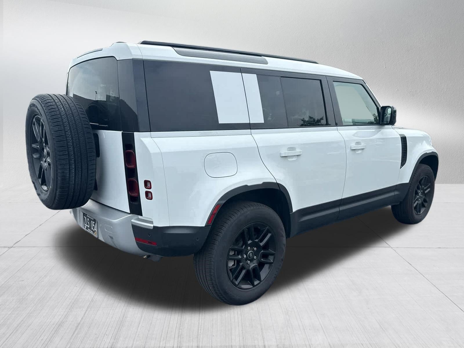 Used 2025 White Land Rover S image 4