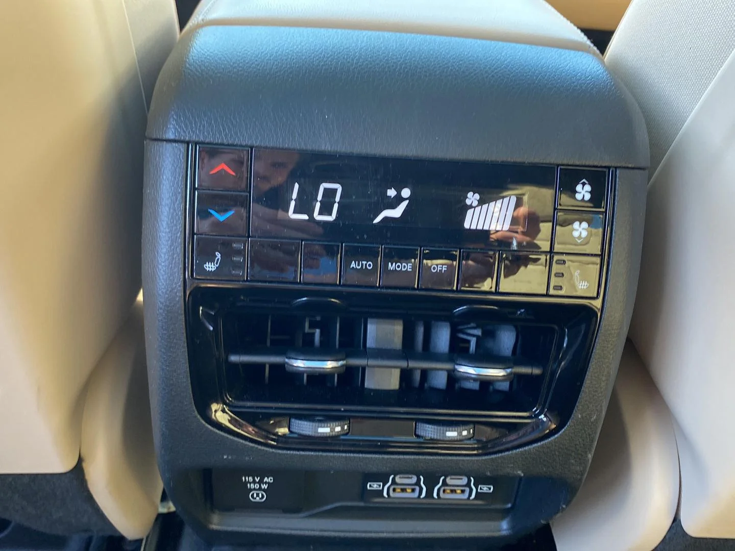 Used 2025 Diamond Black Crystal Pearlcoat Jeep Limited image 13