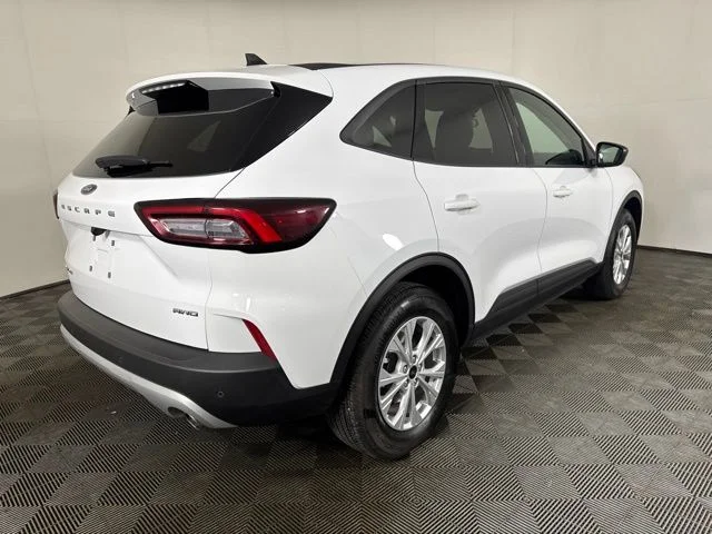 Certified Used 2025 Oxford White Ford Active image 3