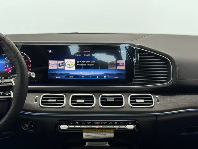 New 2026 Moonlight White Magno Mercedes-Benz GLS 450 image 4