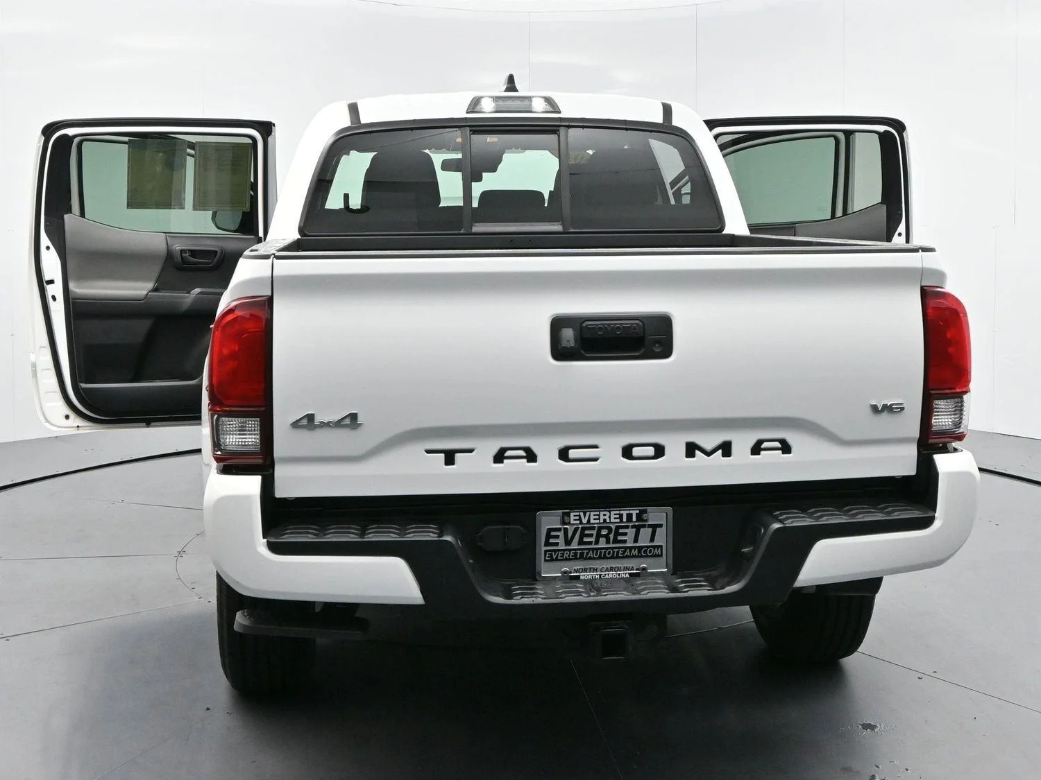 Used 2023 White Toyota SR image 37