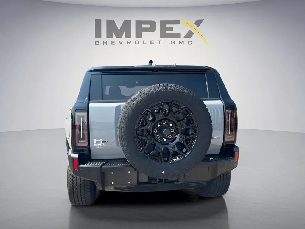 Used 2025 Meteorite Metallic (Grey) GMC 2X image 4