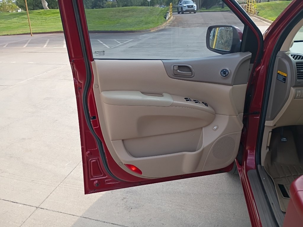 Used 2012 Claret Red Kia LX image 25