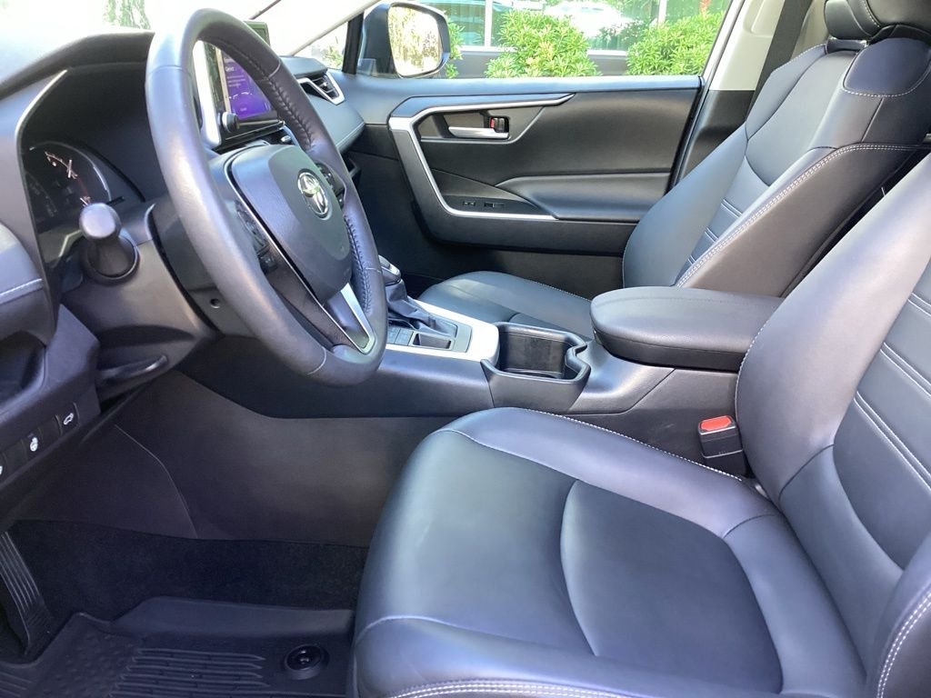 Certified Used 2025 Silver Toyota XLE Premium image 4