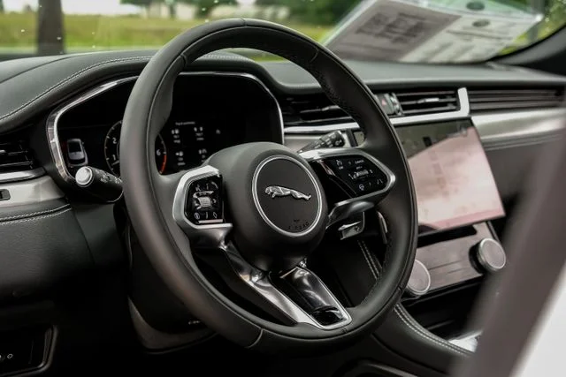 2026 Jaguar F-Pace R-Dynamic S - Photo 19