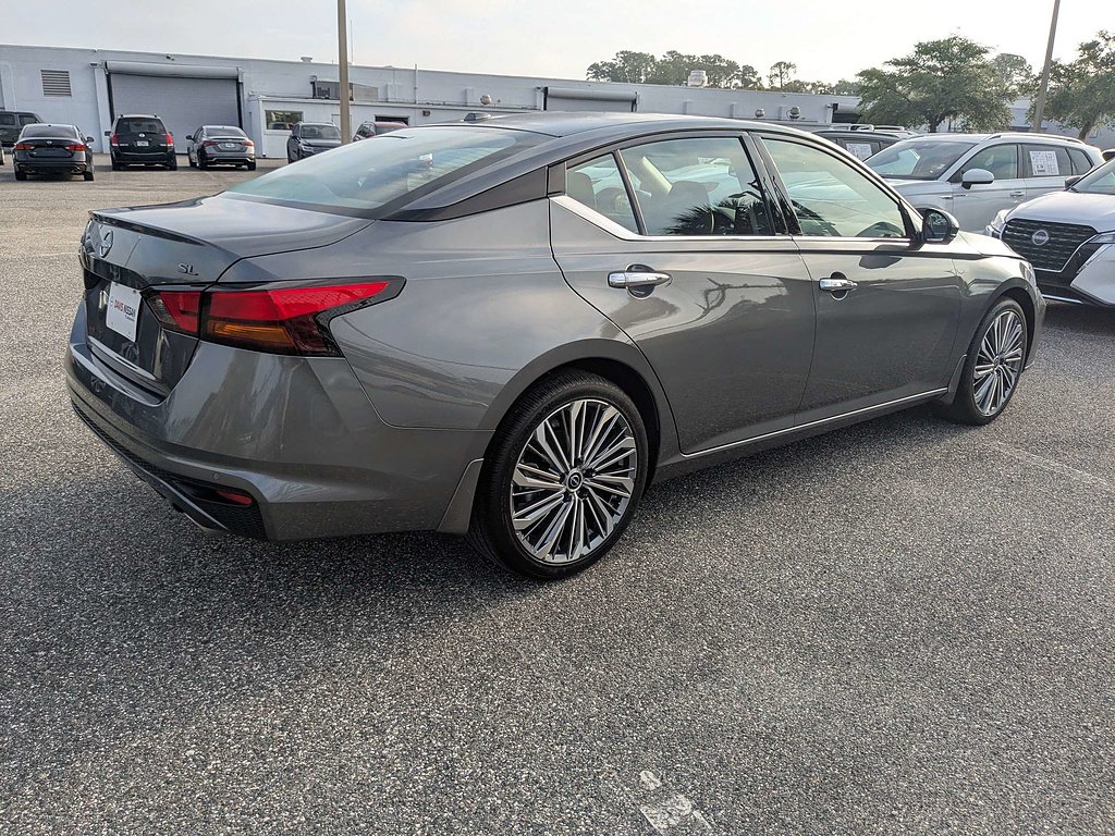 Used 2025  Nissan 2.5 SL image 4