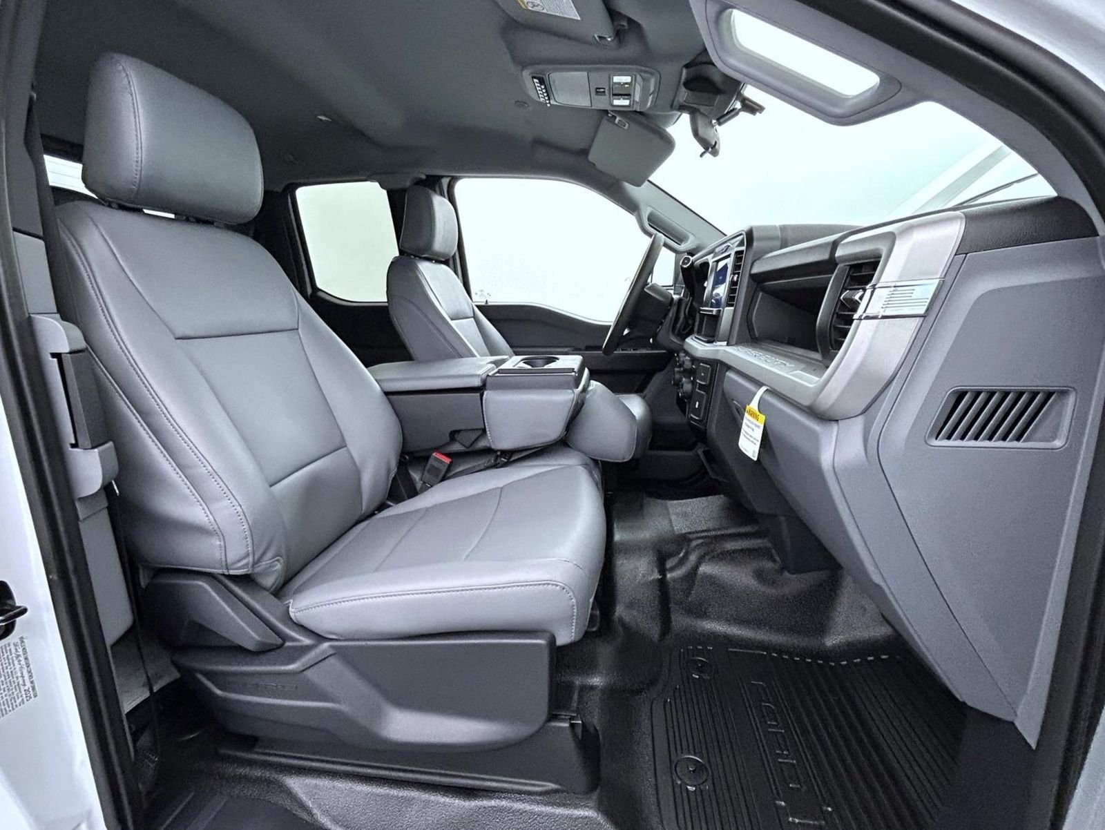 New 2026 Oxford White Ford XL image 15