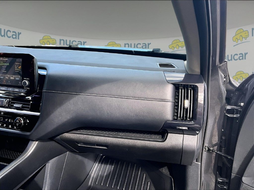 Used 2024 Gray Nissan SV image 13