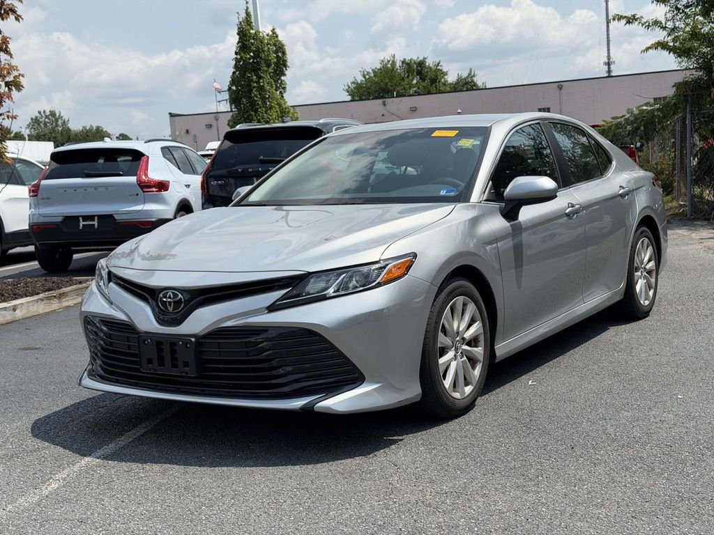 Used 2018 Silver Toyota LE image 4