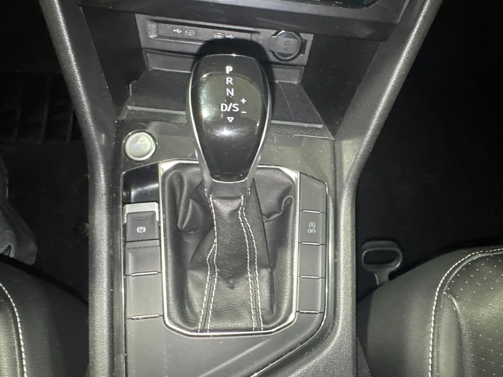 Used 2024  Volkswagen SE image 30