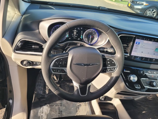 Used 2023 Black Chrysler Touring L image 30