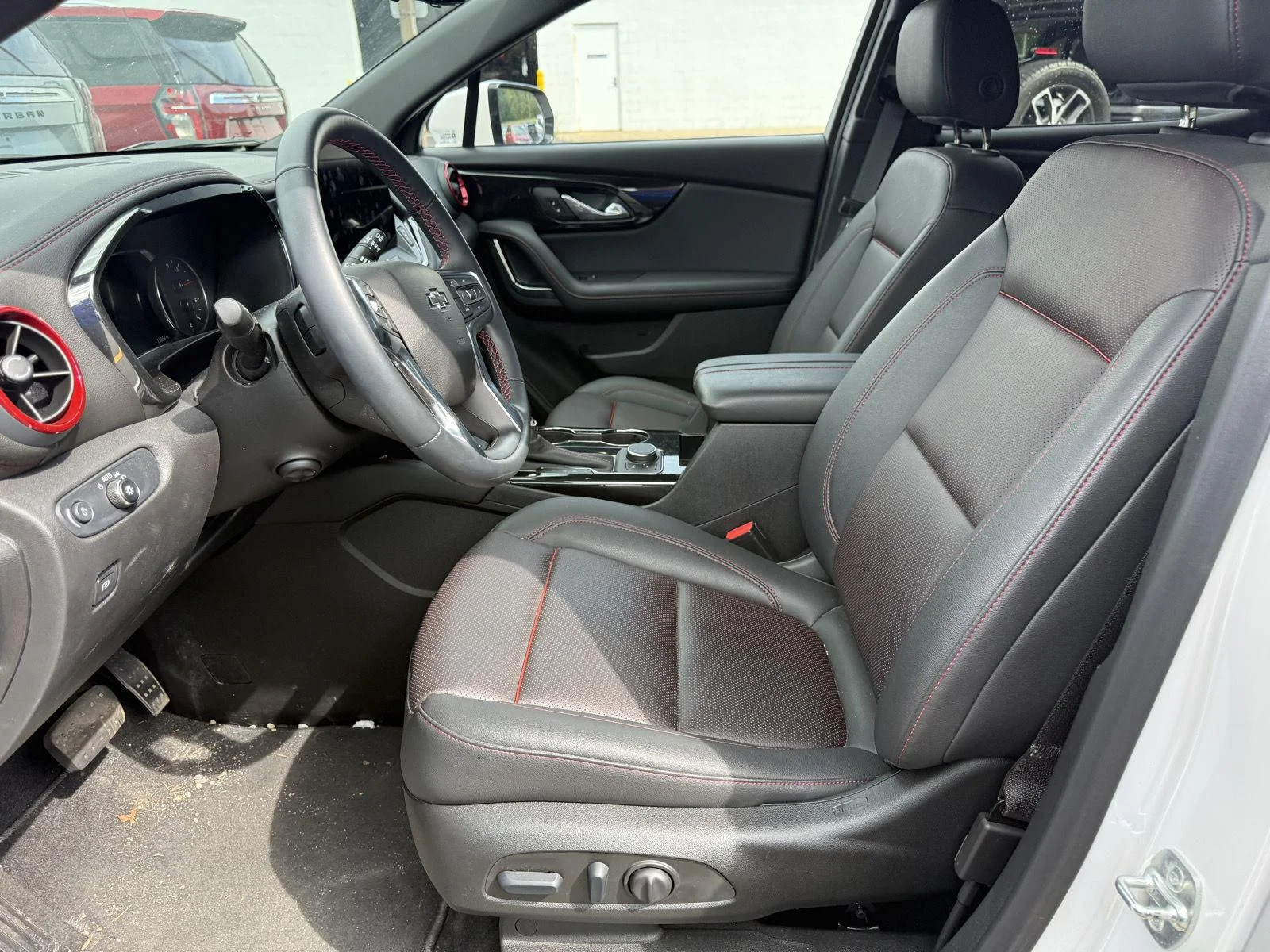 Used 2025 Iridescent Pearl Tricoat Chevrolet RS image 9