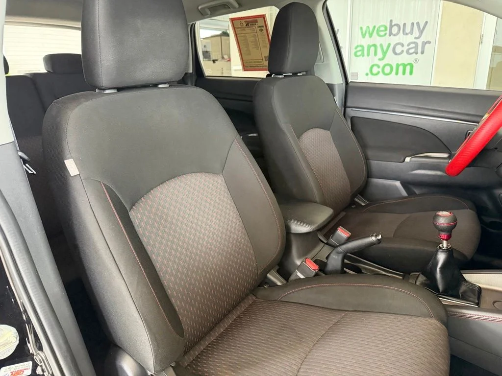 Used 2019 Black Mitsubishi  image 20