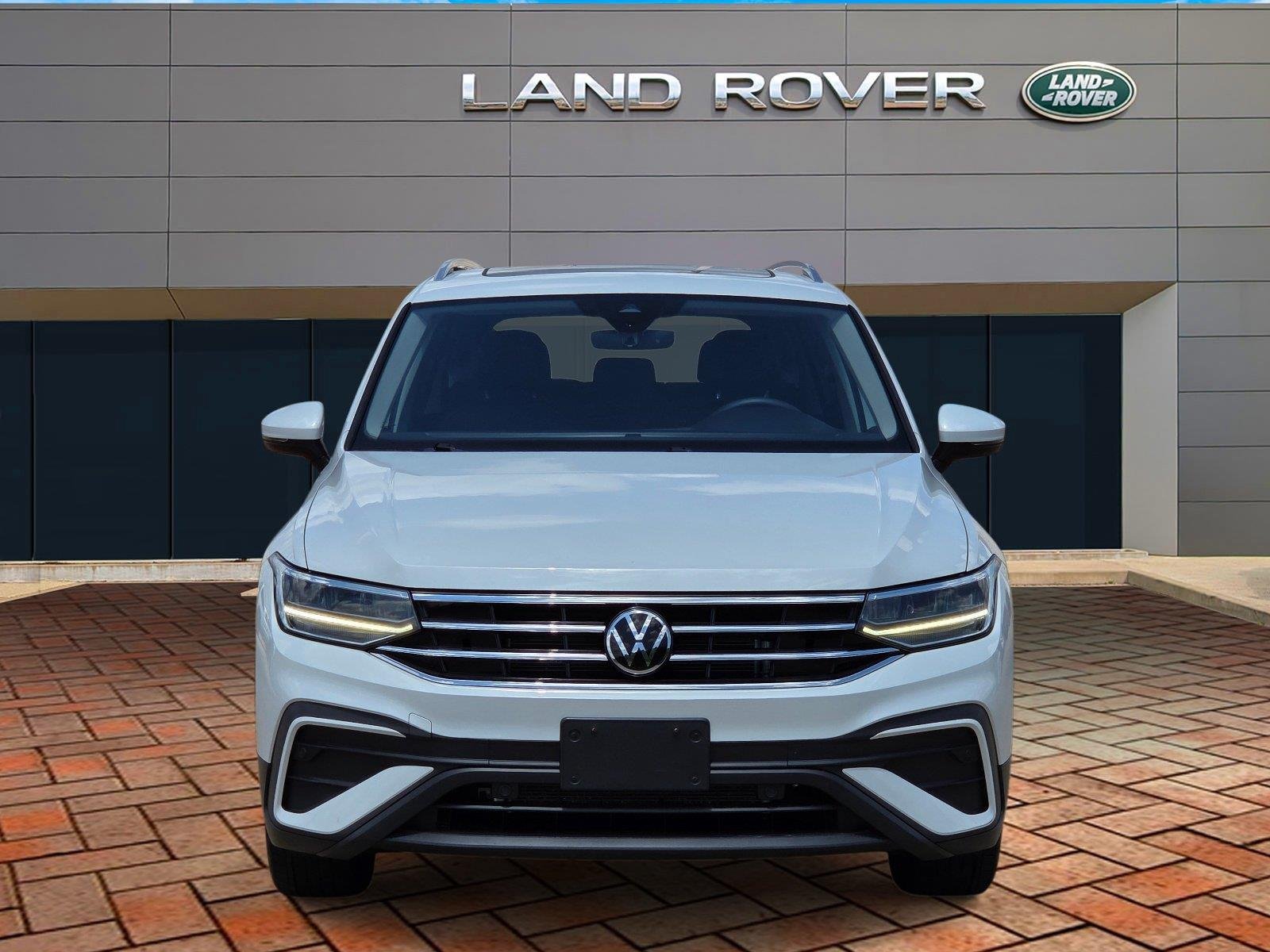 Used 2023 Opal White Pearl Volkswagen SE image 2