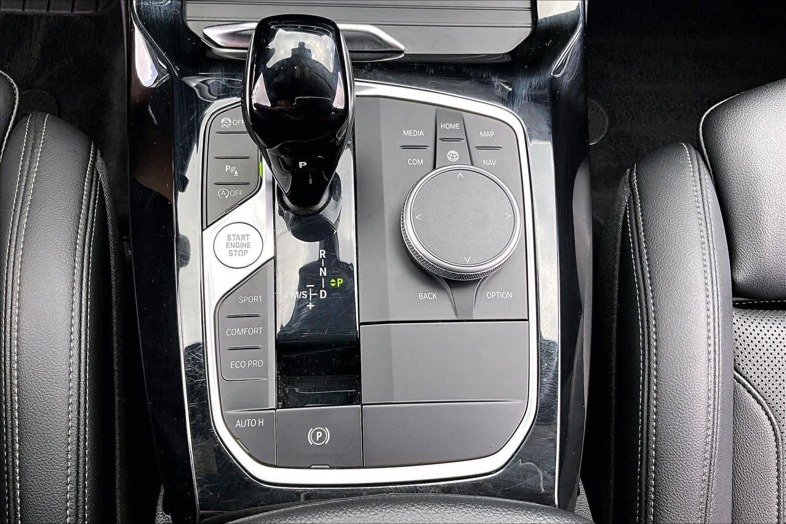 Used 2024 Alpine White BMW sDrive30i image 34
