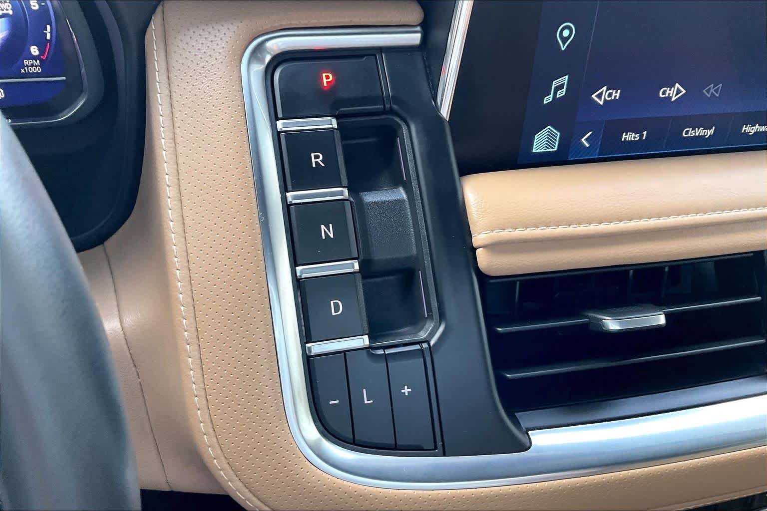 Used 2023 Iridescent Pearl Tricoat Chevrolet Premier image 32