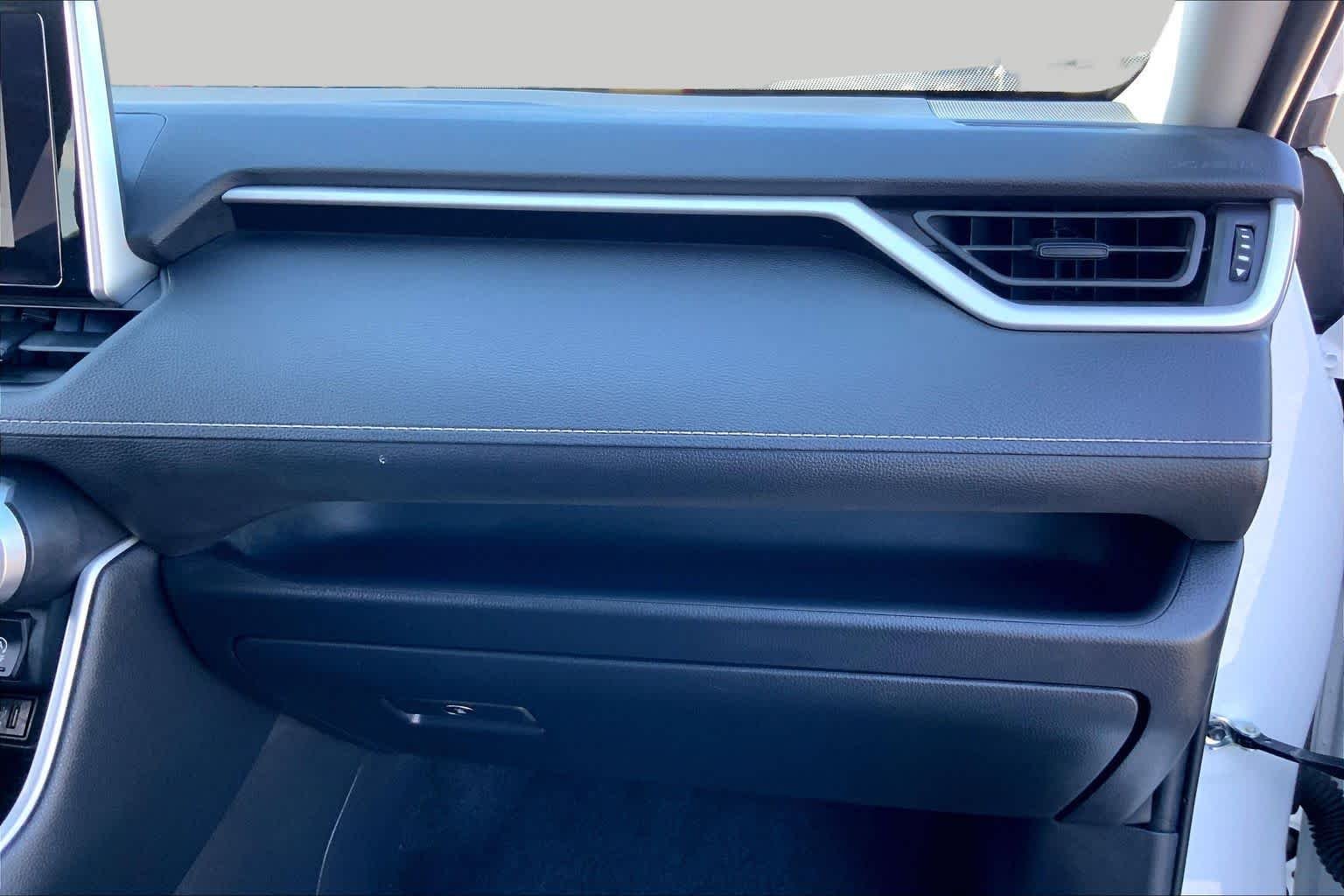 Used 2025 Ice Cap Toyota XLE image 18