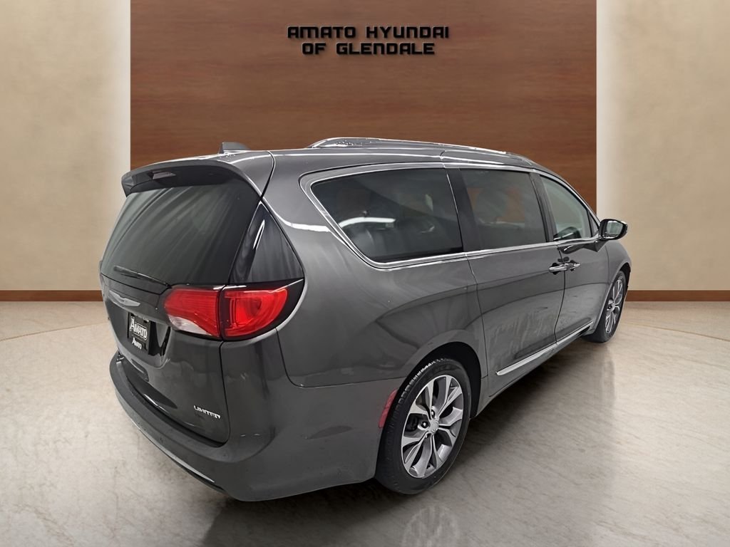Used 2018 Gray Chrysler Limited image 6