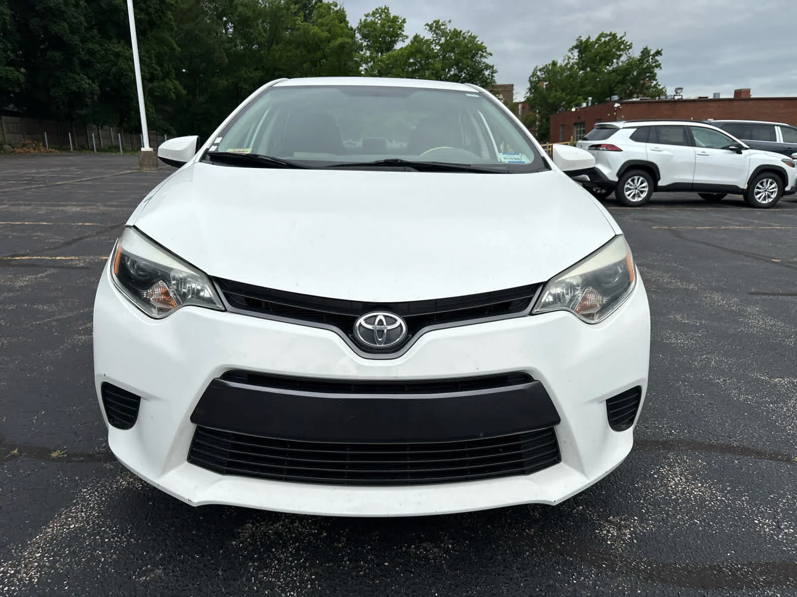 Used 2015 Super White Toyota LE image 17