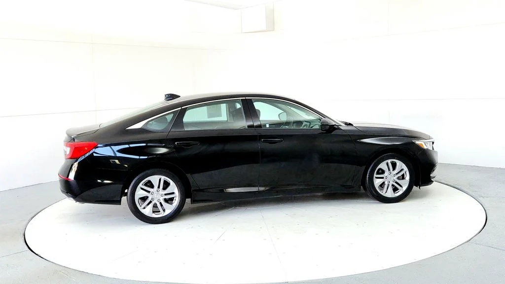 Used 2020  Honda LX image 6