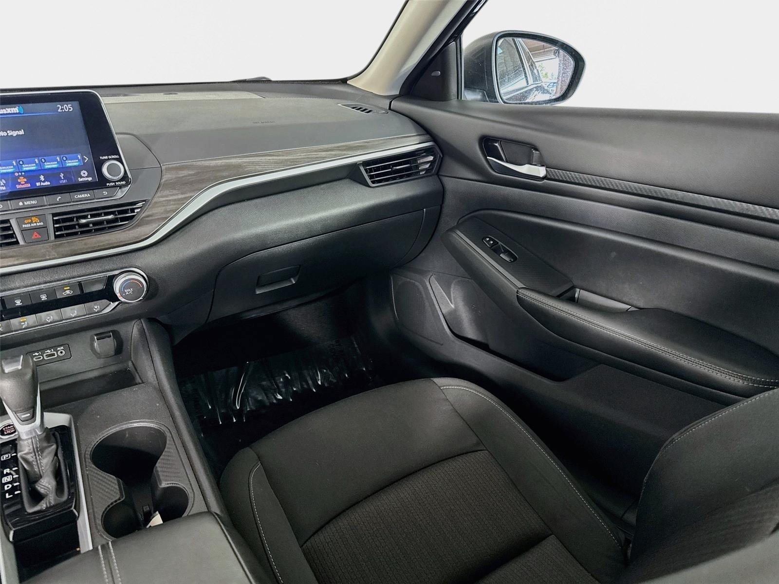 Used 2025 Super Black Nissan SV image 22