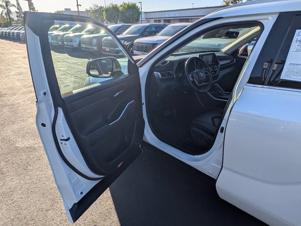 Used 2022 Beige Toyota XLE image 36