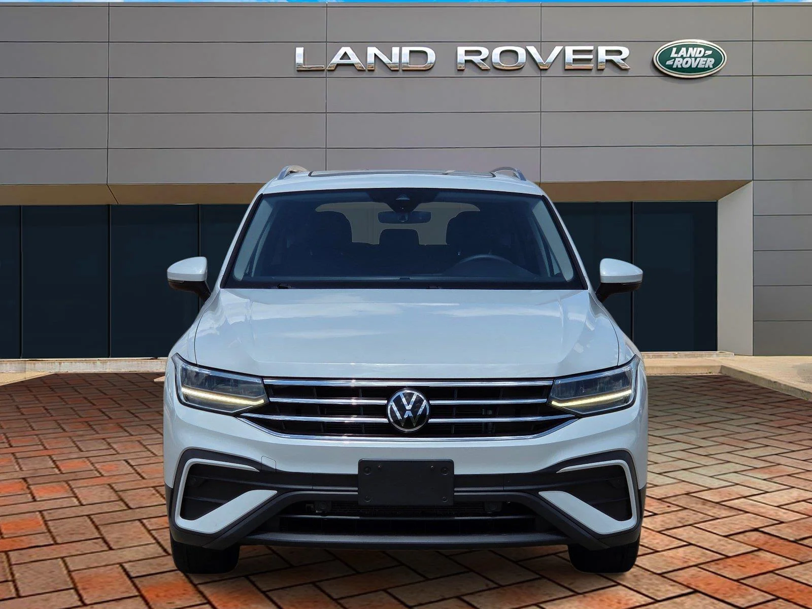 Used 2023 Opal White Pearl Volkswagen SE image 2