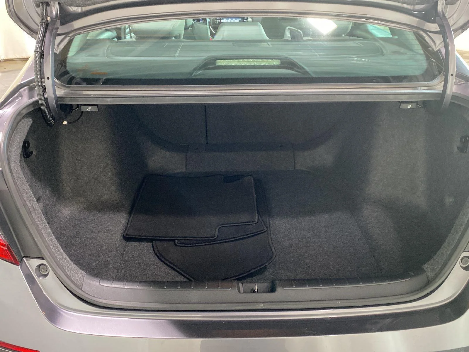 Used 2018 Modern Steel Metallic Honda Touring image 15