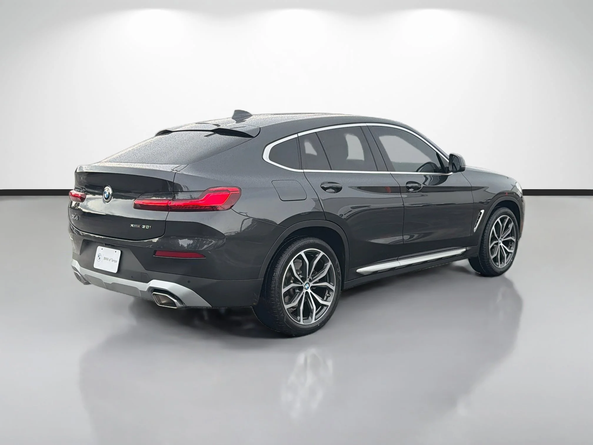 Used 2024 Dark Graphite Metallic BMW xDrive30i image 3