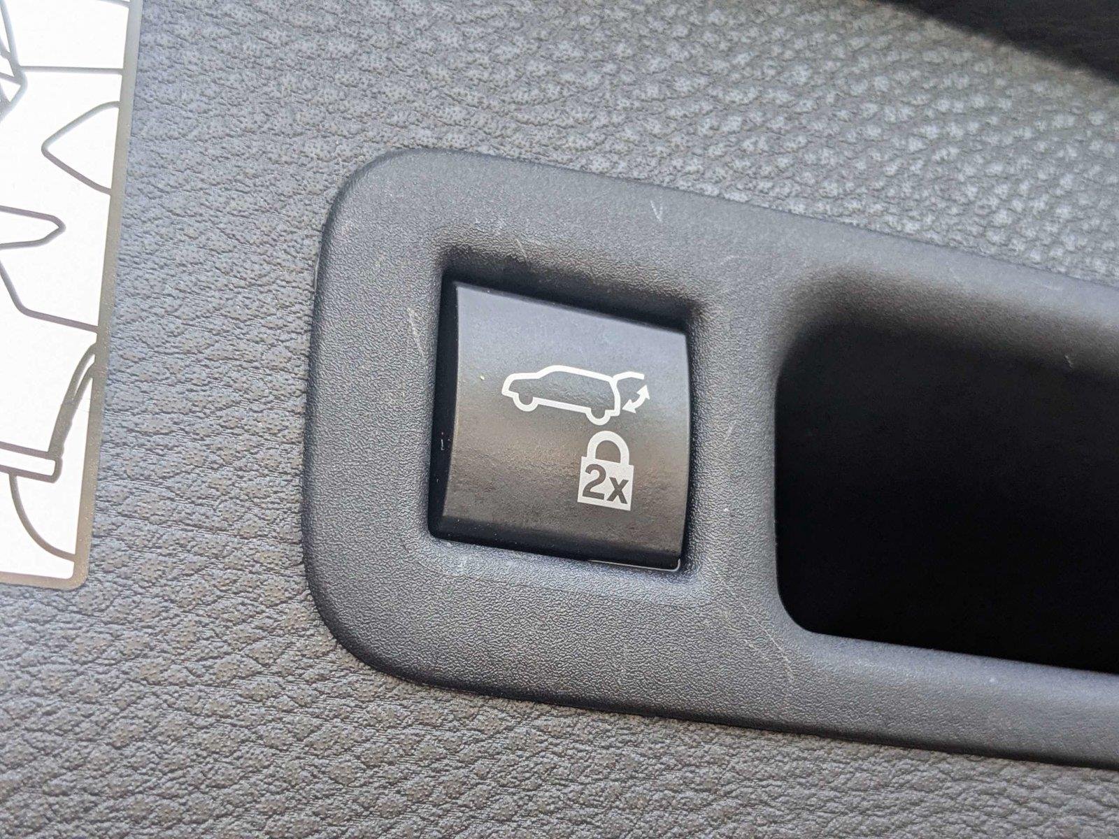 2024 Toyota Sienna XLE - Photo 10