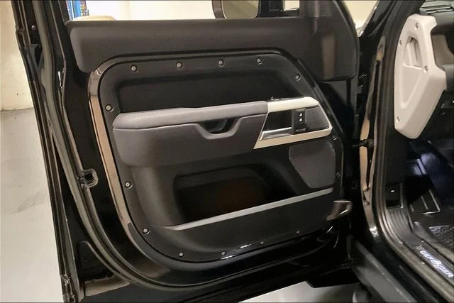 Certified Used 2023 Black Land Rover X-Dynamic SE image 25