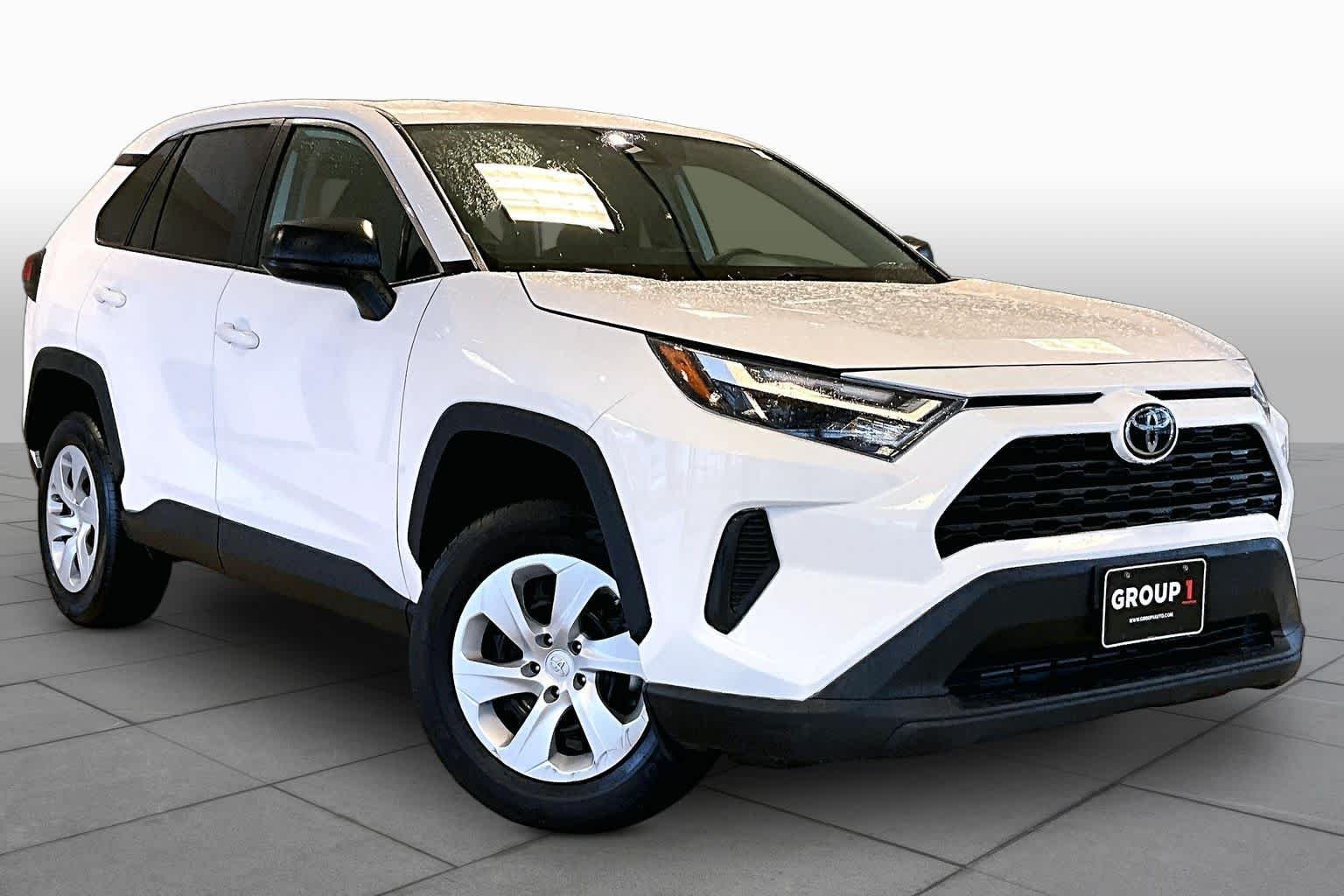 Used 2025 Ice Toyota LE image 3