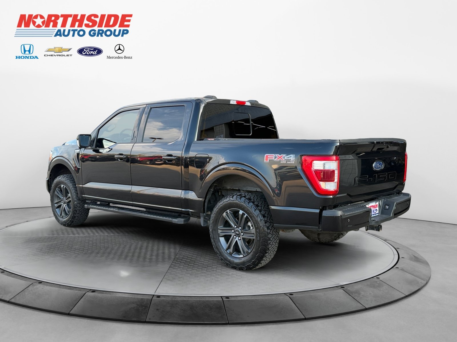 Used 2023 Agate Black Metallic Ford LARIAT image 5