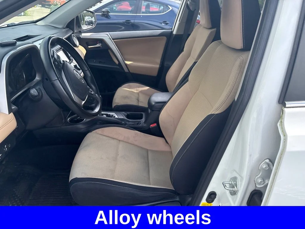 Used 2018 White Toyota XLE image 14