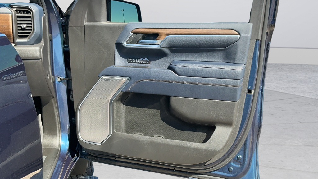Used 2022 Blue Chevrolet High Country image 22