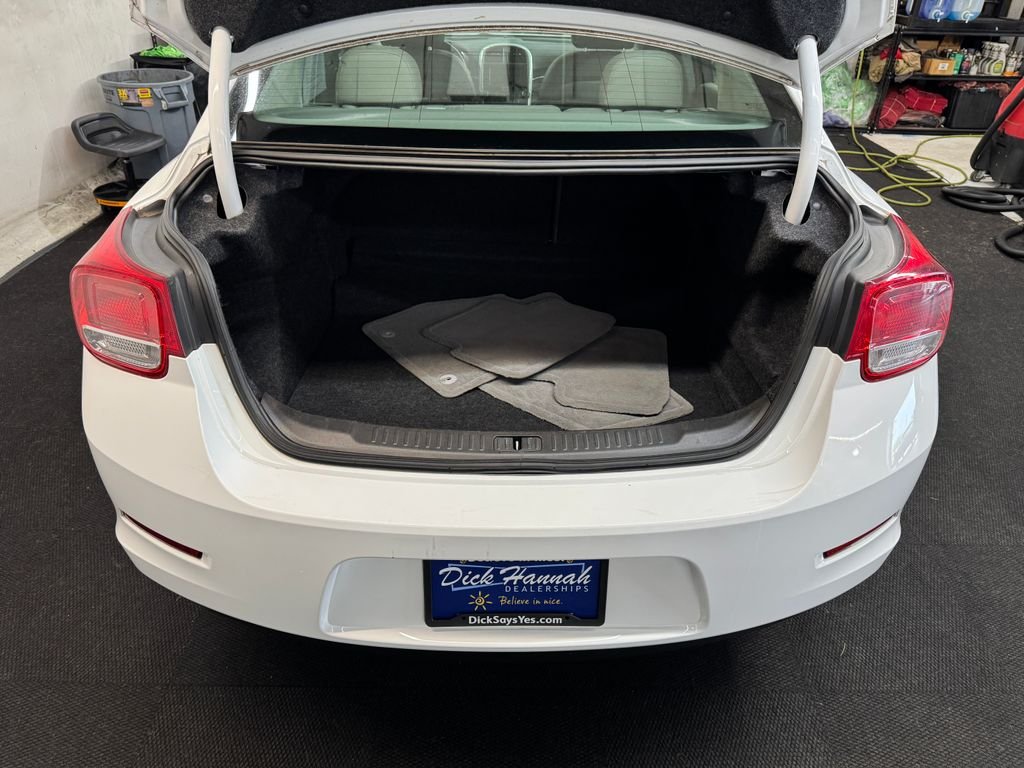 Used 2013 White Chevrolet LT image 6