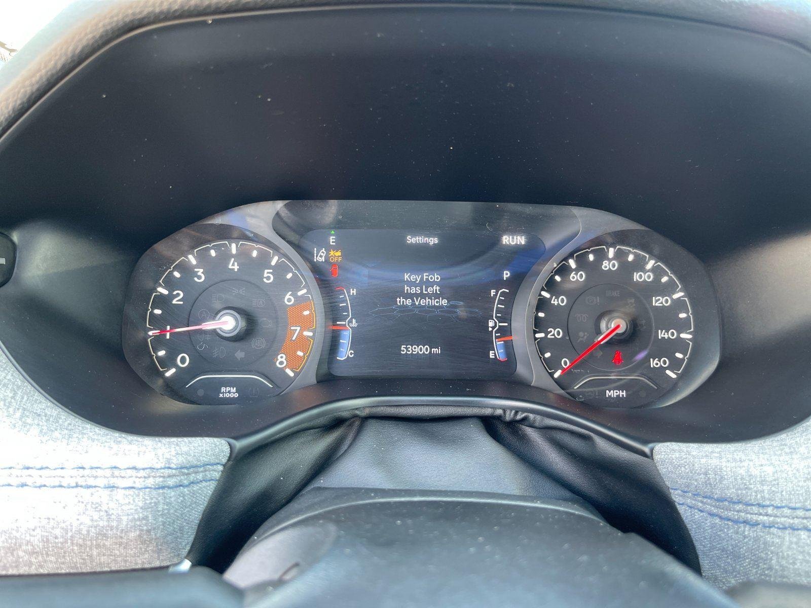 Used 2024 Diamond Black Crystal Pearlcoat Jeep Latitude image 21
