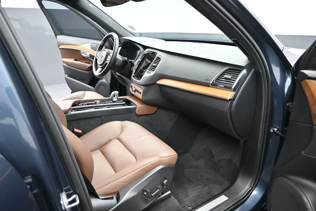 Certified Used 2025 Denim Blue Volvo Core image 22