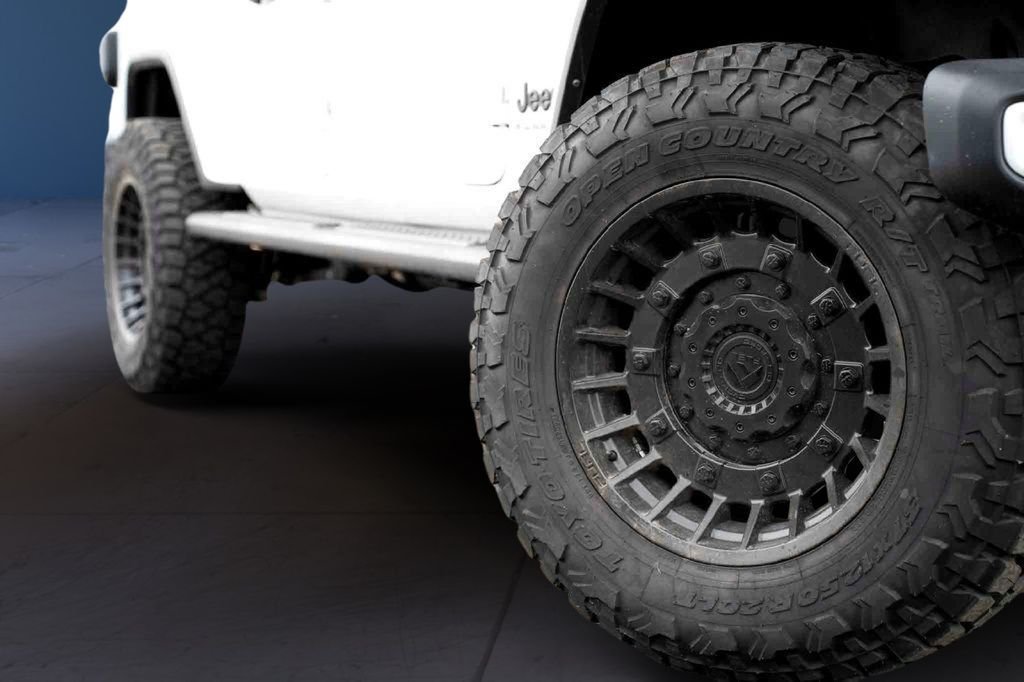 New 2024 Bright White Clear-Coat Exterior Paint Jeep Sport S image 2