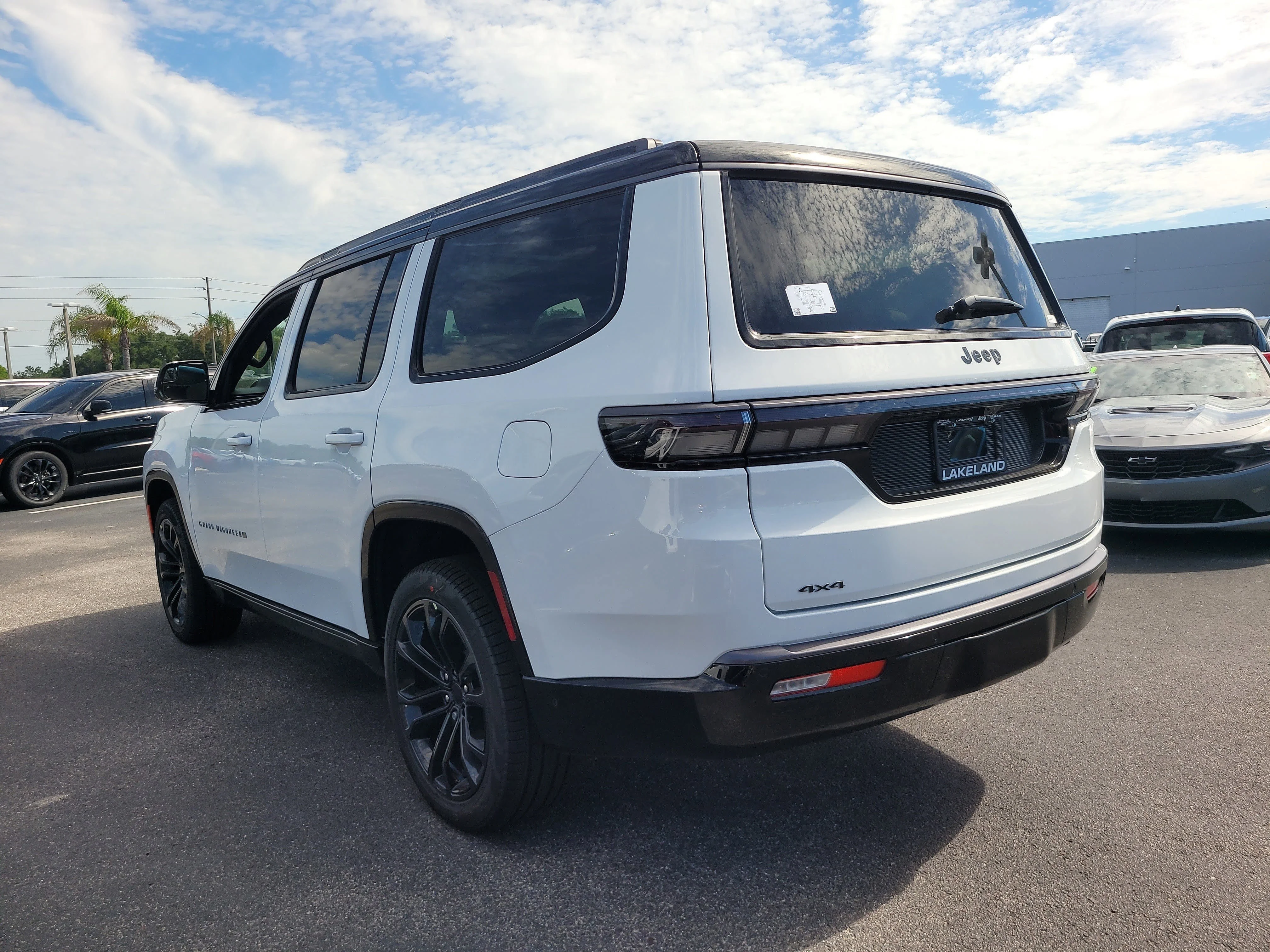 New 2026 Bright White Clearcoat Jeep Summit Obsidian image 8