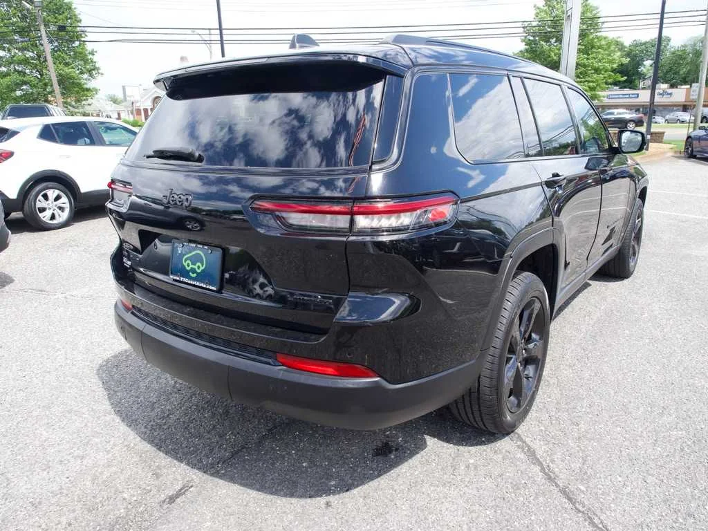 Certified Used 2022 Black Jeep Limited 4x4 image 6