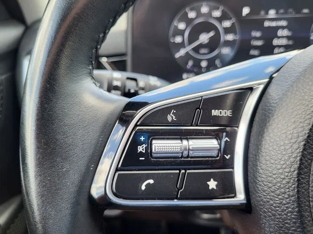 Used 2024 White Kia S image 21