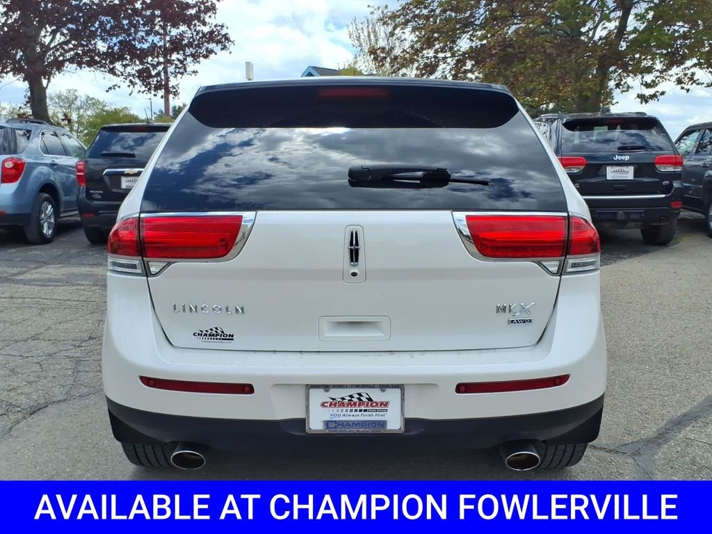 Used 2015 White Lincoln Base image 5