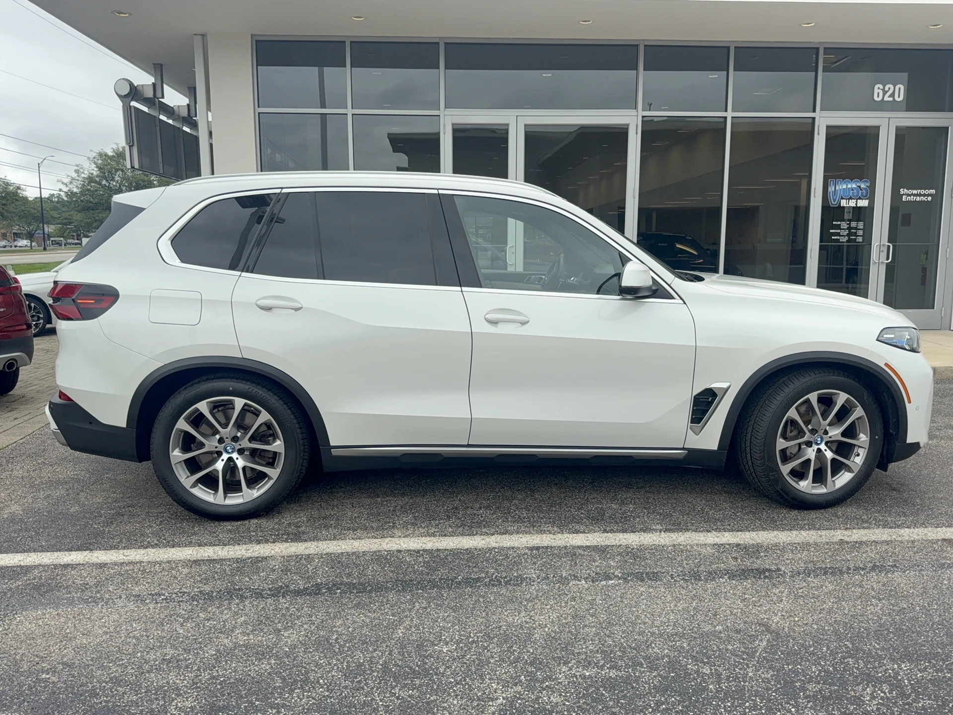 Certified Used 2024 Mineral White Metallic BMW xDrive50e image 2