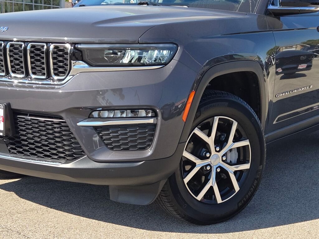 Used 2024 Gray Jeep Limited image 3